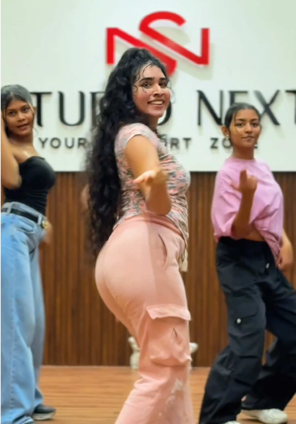 ආදරෙයි නම් එන්න මා වෙත 🙈♥️ එන්න ඔෂාන්ගේ Dancing Class එකට 0740301702 ට Whatsapp කරන්න 🙌♥️  Dancer : @YAHAAA:) ✨ #adarenam #oshanliyanagedance #sripop #trending #viral 