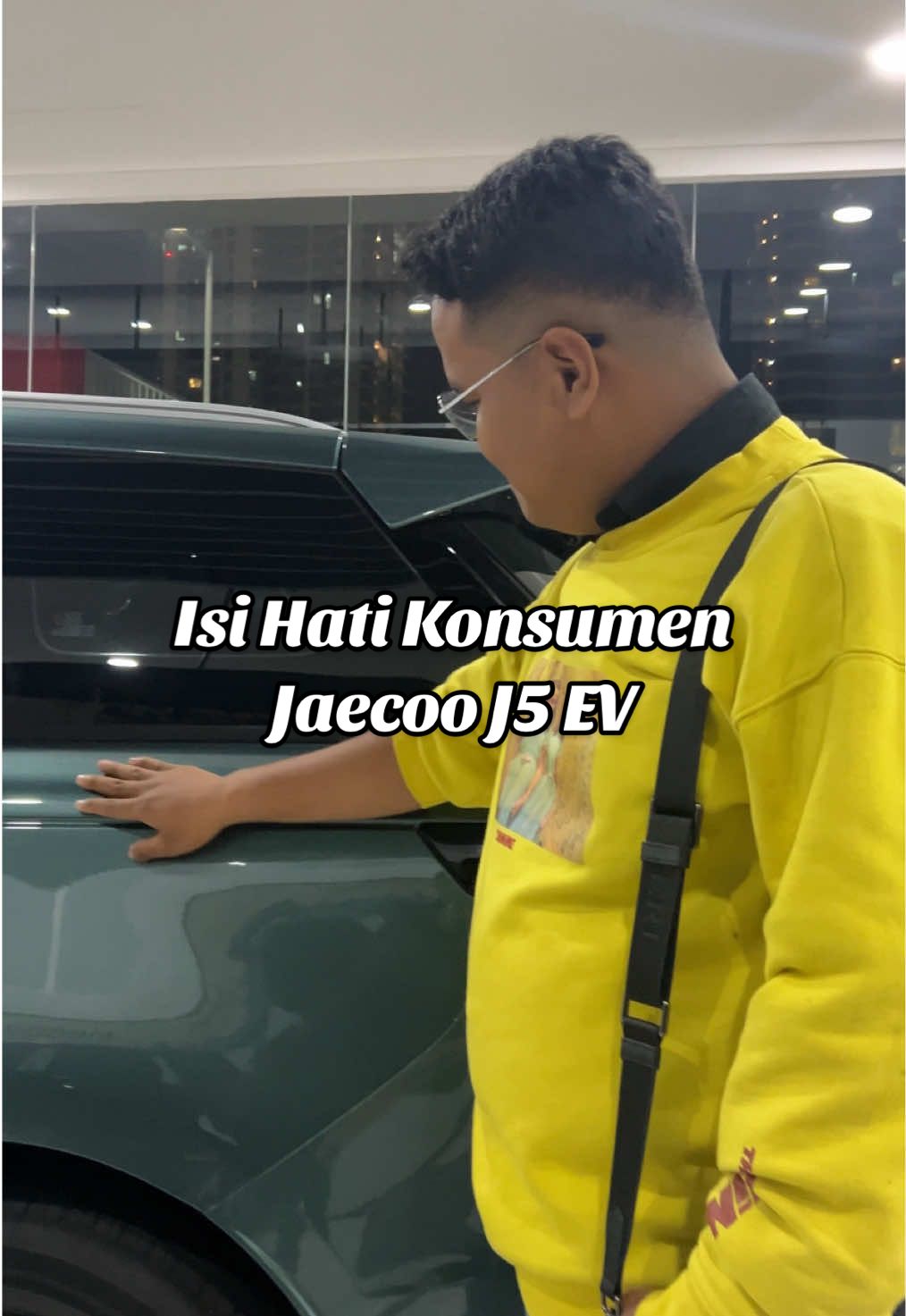Cuma pengen liat-liat doang mas kenapa jadi spk yak? Gabisa nolak soalnya J5 EV tuh beda— desain cakep, interior mewah, fitur lengkap, tapi harga gak masuk akal. Lama-lama malah jadi kepikiran terus! 😭 Yang penting coba dulu test drive-nya… sisanya hati yang memutuskan. 📍 Showroom JAECOO PURI DM kalau mau booking / test drive J5 EV ya. #JaecooJ5EV #JaecooIndonesia #Jaecoo #mobillistrikviral #teamkevinjaecoopuri @Jaecoo_Setia_Puri_Official @JAECOO Indonesia @GIIAS 