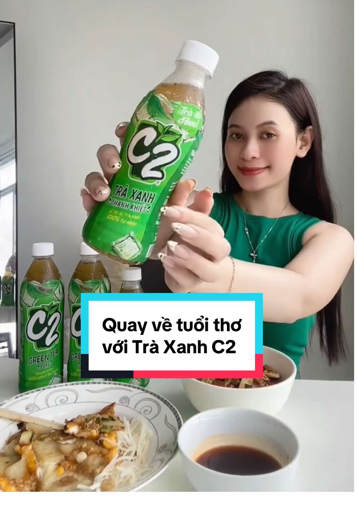 Dù là thời điểm nào thì tui cũng uống C2 Trà Xanh cùng món ăn yêu thích của mình #TraC2 #TraXanh #UTuLaTra100TuNhien