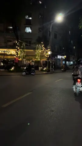 Hứa với anh rằng em phải thật hạnh phúc nhá biết chưa..#🥲 #hanoivedem❤️ #langthanghanoi #nhachaymoingay 