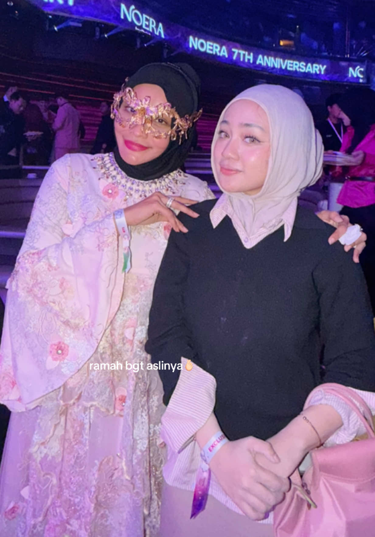 ada yang tau produk nya apa?👀clue: bikin kulit aku menyala banget @DokterDetektif 