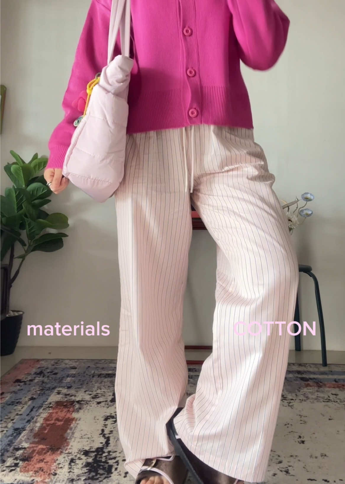 pls kalian harus coba dua collor combo ini! soalnya lucu banget 😭🫵 #outfitideas #cardigan #knitwear #stripepants 