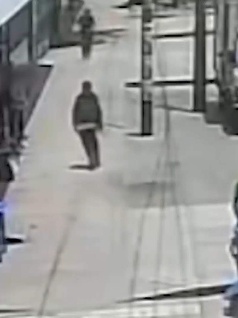 #primeraedicion  Escolar de 16 años fue atacado con un cuchillo frente a su colegio en San Juan de Lurigancho; su hermano menor intentó defenderlo Encuentra las noticias del día AQUÍ ► http://americanoticias.pe