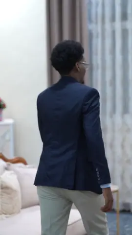 Xaley waxaan booqasho  ugu tagey guriga uu ka degan yahay magaalada Muqdisho Madaxweynihii Sagaalaad ee Jamhuuriyadda Federaalka Soomaaliya, Mudane Maxamed Cabdullaahi Farmaajo, oo muddo labo isbuuc ah ku sugnaa caasimadda. Waxaa ii ahayd farxad iyo maamuus gaar ah inaan waqti wadaqaadano,  ku saabsan xaaladda dalka iyo mustaqbalka ummadda Soomaaliyeed.isagoo iiga mahadceliyey booqashadeyda maadaama aan ahey siyaasi da,yar maskaxdiisu nadiif katahey qabyaalad iyo qurun, @Mss uunsi🇸🇴 @ilhaan cishiqi👸💎🎶 @Realnabiilbulle @Saamhassan @Zakisomaali1 ✪🐐 @Bisle🇸🇴 @Abdiqafaar Official🤴🏻🪑❤️ 