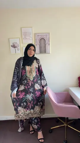 #hiratextiles #pakistaniclothes #blackfriday #tiktokmademebuylt #pakistanifashion @Hira Textiles®️ 