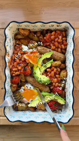 The ultimate full english tray bake !! 🤠🤠🥑🥑🥓🥓🍳🍳 PS, this served one (me) lol it was so good omg. You could easily double / triple the portion though for the wholeeee fam !! 😋😋😋 To make… 🍳 Preheat the oven to 200 degrees. 🍳 Dice up baby potatoes & season with garlic, onion powder, paprika, mixed herbs, parsley & salt and pepper. Pop into the oven for 20 minutes. 🍳 Give them a shake and add your sausages, mushrooms & tomatoes adding more seasoning if desired. 🍳 Pop into the oven for 15-20 minutes. 🍳 Make space for your eggs and crack them into the gaps. Pop back into the oven for 7 minutes. 🍳 Layer on some baked beans & avocado to serve. Grab some thick crusty bread for dipping & enjoy !!  #veggierecipes #quickandeasymeals #veggiebreakfast 