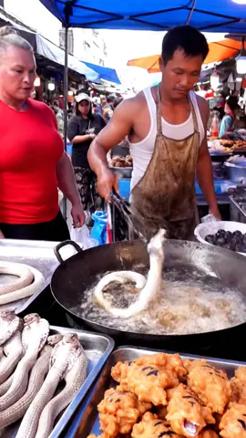 Life at a Wild Meet Market #seafood #food #fish #cooking #animalsmarket 