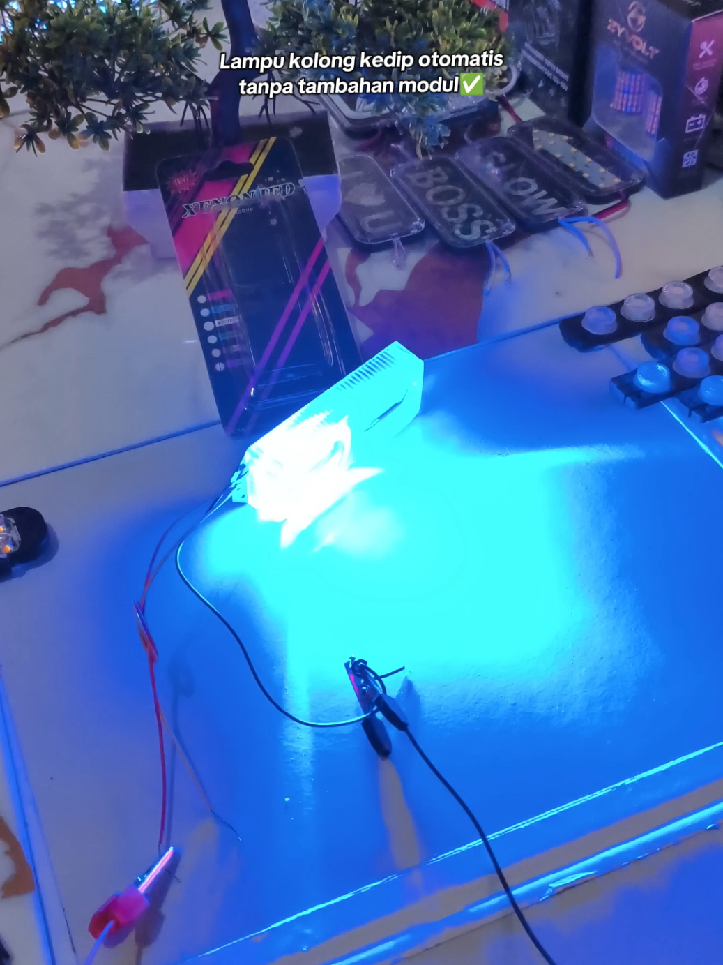 Lampu LED Blitz 2 Mode✅  Universal bisa di 12volt &  24volt√  Bisa digunakan untuk  mobil dan motor√  >Panjang 10CM  >Lebar 2,8CM  >Tinggi 1,6CM  Mode 1 : kabel merah + hitam  Mode 2 : kabel kuning + hitam  #lampukolong #lampubak  #lampukolongkedip  #lampukolongmotor  #lampukolongmobil