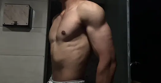 عينك على الكتف. #fyp #Gym #gymrat #viral  #workoutmotivation 