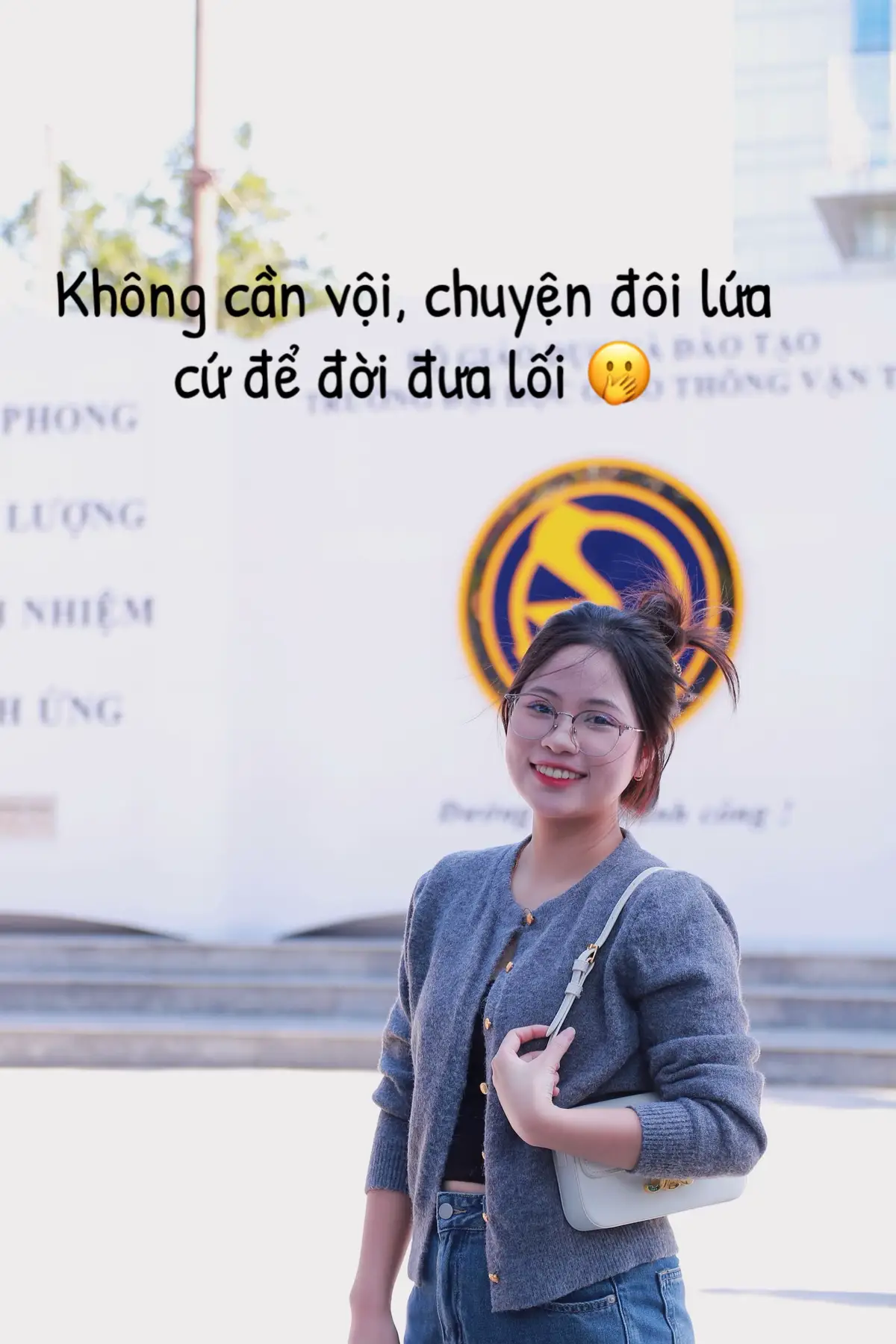 Phải đi giày chật rồi mới hiểu… Tháo giày rồi chân vẫn còn đau😌