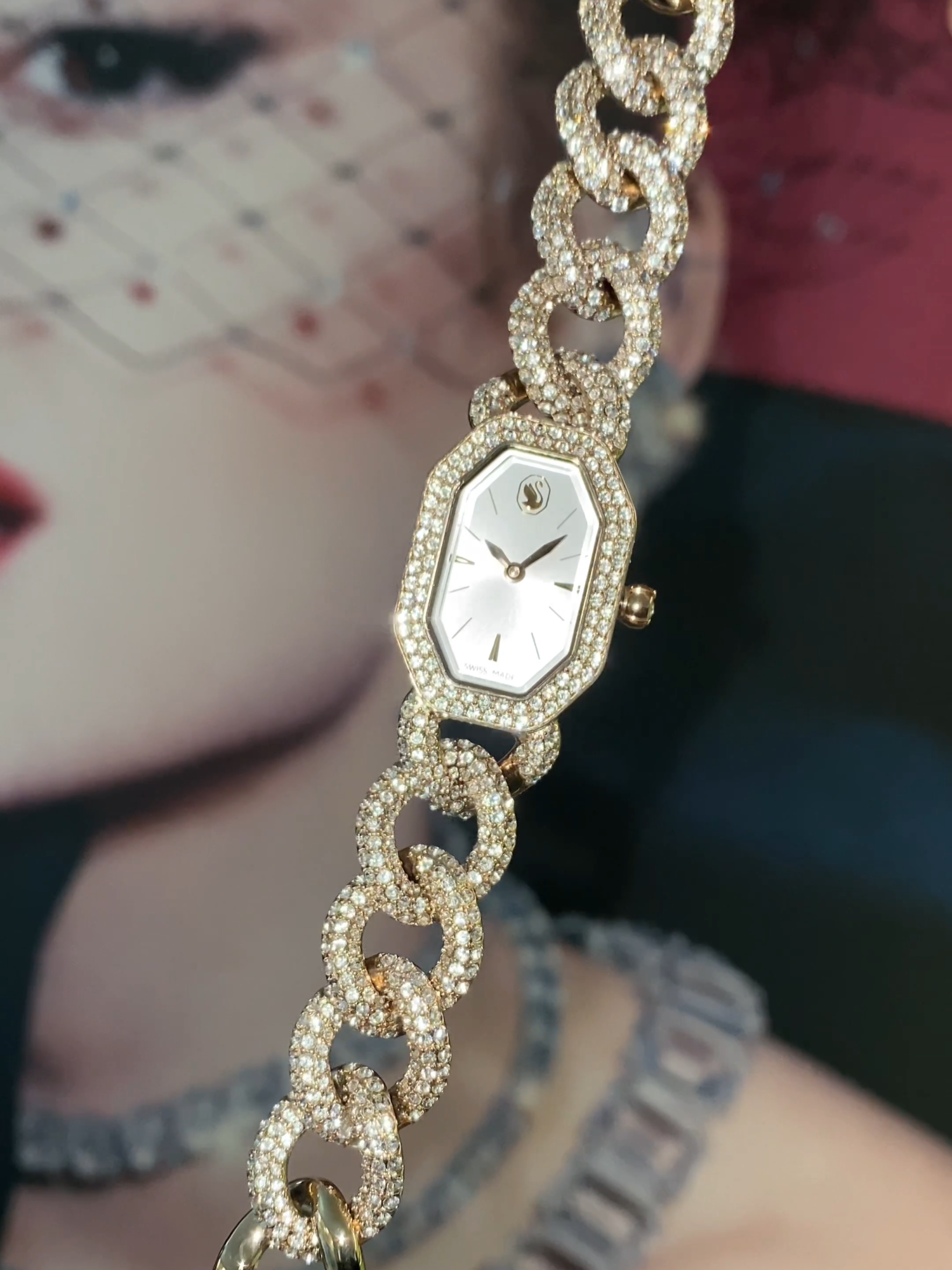 The Dextera Crystal Chain Watch in gold is the perfect gift this Christmas 🎄🎁 Get yours from @bluestreakcrystals 🛍️ Shop Now | Products Tagged | Link in #bluestreakcrystals #swarovski #watch #pendant #giftsforher #christmas #festive #gift #present #december #fyp