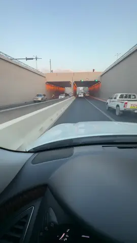 الكون دونك ضاقي وأشواقي . . . عزّيتها ف الحال عساك دايم باقي ف أعماقي . . . خيلي وأنا الخيّال بصبر وقلبي ضاقي وأعواقي . . . تشعل جروح ثقال تبقى معي الأشواقي تنساقي . . . مثل المطر تنهال #نويت_فراقي  #عيضه_المنهالي  #fyp #4u #foryou 