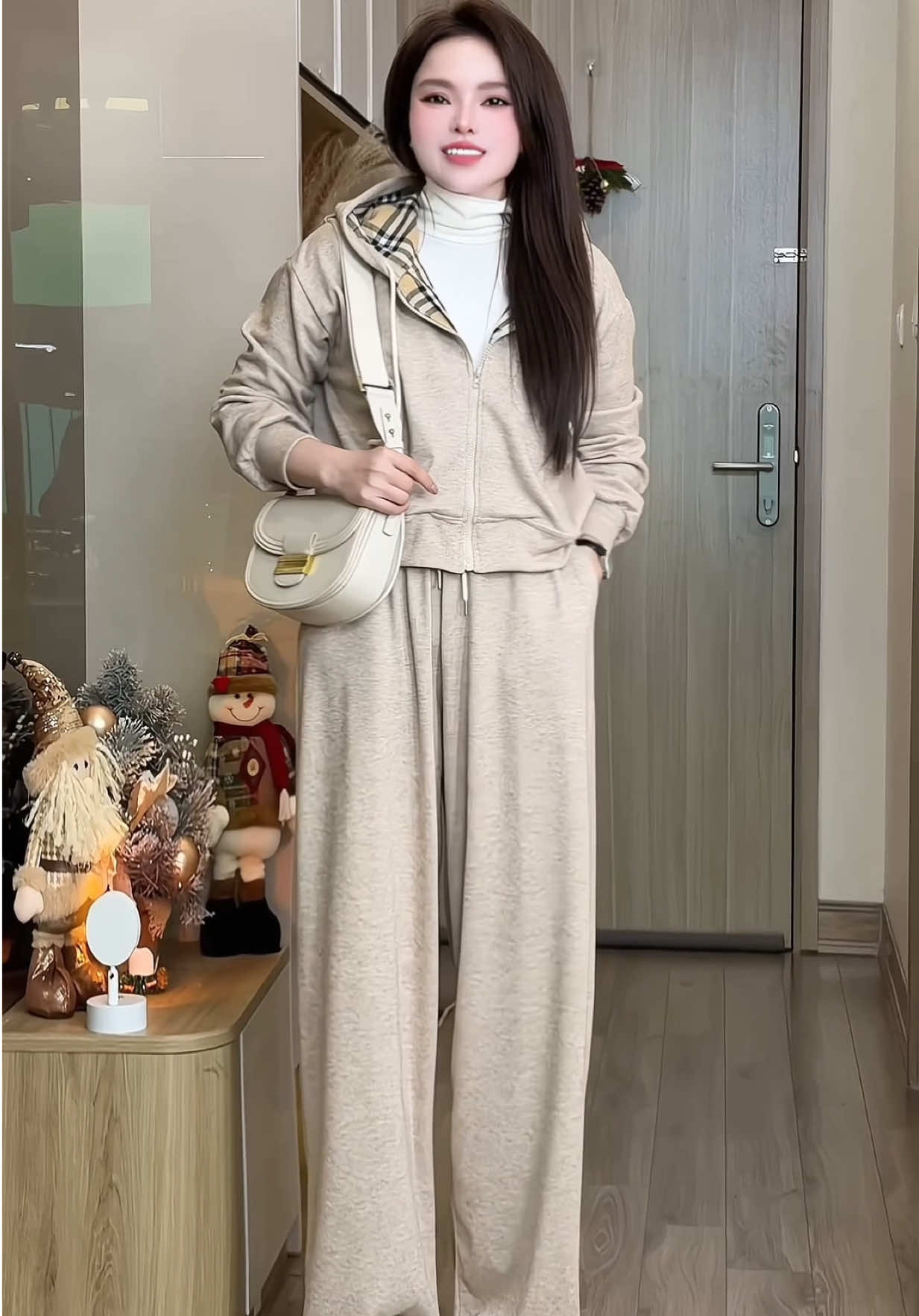 Set bộ nữ dài tay phối kẻ đi chơi dạo phố xinh trẻ trung năng động tôn dáng, chất mềm đẹp mê nay hời lắm ý   #setbo #setboxinh #setbonu #setbothethao #setboni