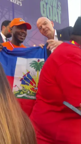 Prezidan FIFA a Gianni Infantino, rankontre jounalis Lutherson LÉON. Italyen an bay Ayiti randevou nan Koupdimond lan !  🎥 @Lutherson Léon ❤️🇭🇹📕📝  Se Malta H k ap mennen ! #reelsfypシ #reelsvideoシ #Abòne #pataje 