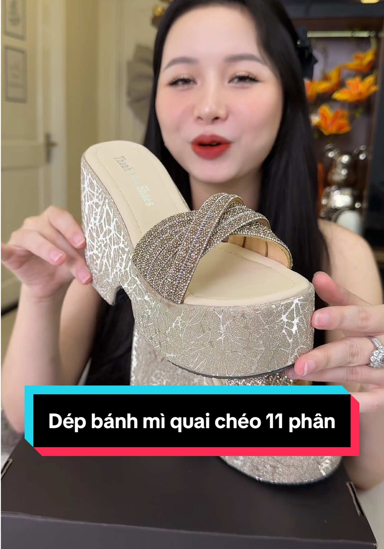Dép bánh mì quai chéo đính đá cao 11 phân #phạmminhthu888 #MinhThu #minhthureview #mẹbốibốinè 