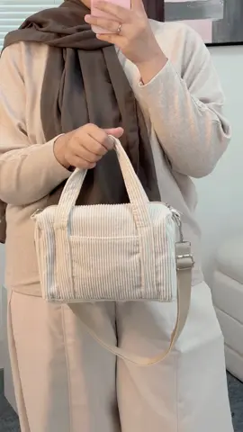 Cakep bgt ini guys, tas selempang dari bahan corduroy samaan yukkk🥰