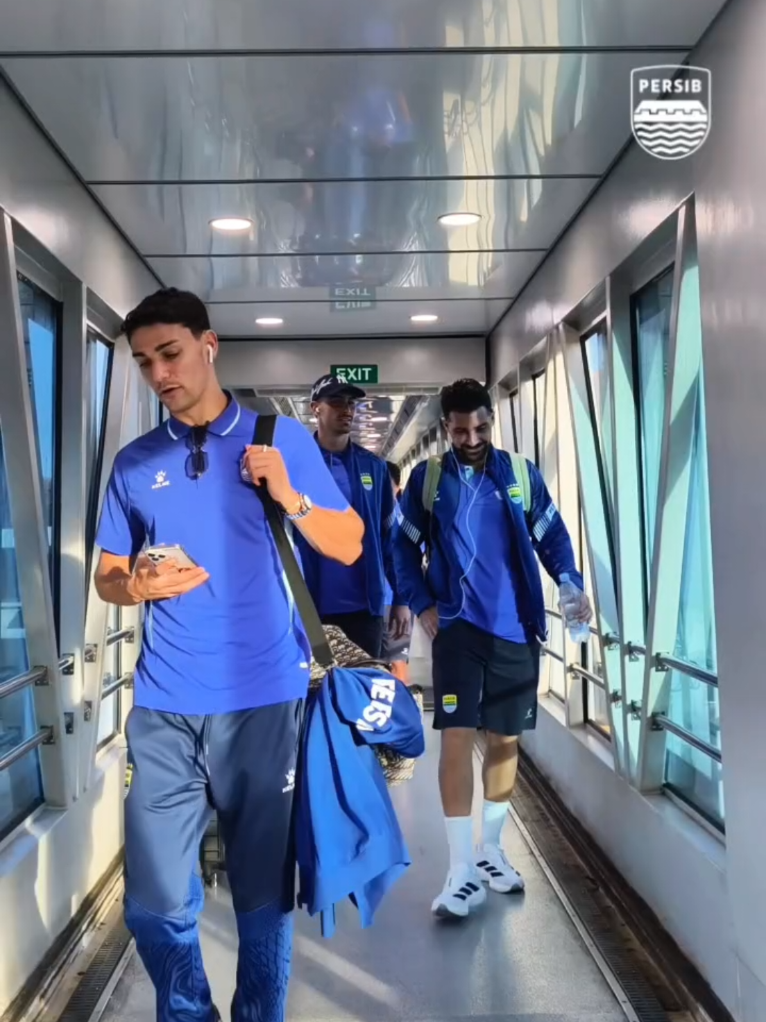 Lapor barudak, selamat sampai Singapore! 🔥 #PERSIB #WeArePERSIB #OlahragaTiktok 