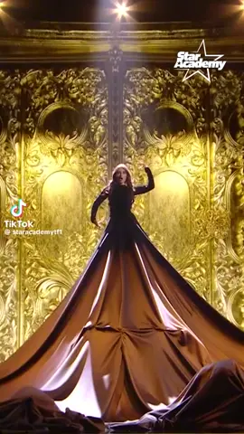 j'étais persuadé que Lady Gaga allait sortir derrière le rideau.  La performance de ambre ,c'est un diva et elle n'a que 18 ans !