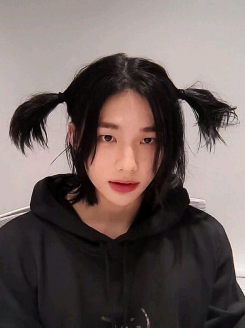 Why is Han always the one falling 😂 #straykids #stay #bangchan #hyunjin #kpop 