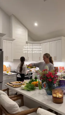 girlhood ✨🤍 the most wholesome weekend & the most delicious dinner thanks to @chezlucie #sleepover #girlhood #cozyathome #girlsnightin #hostingideas 