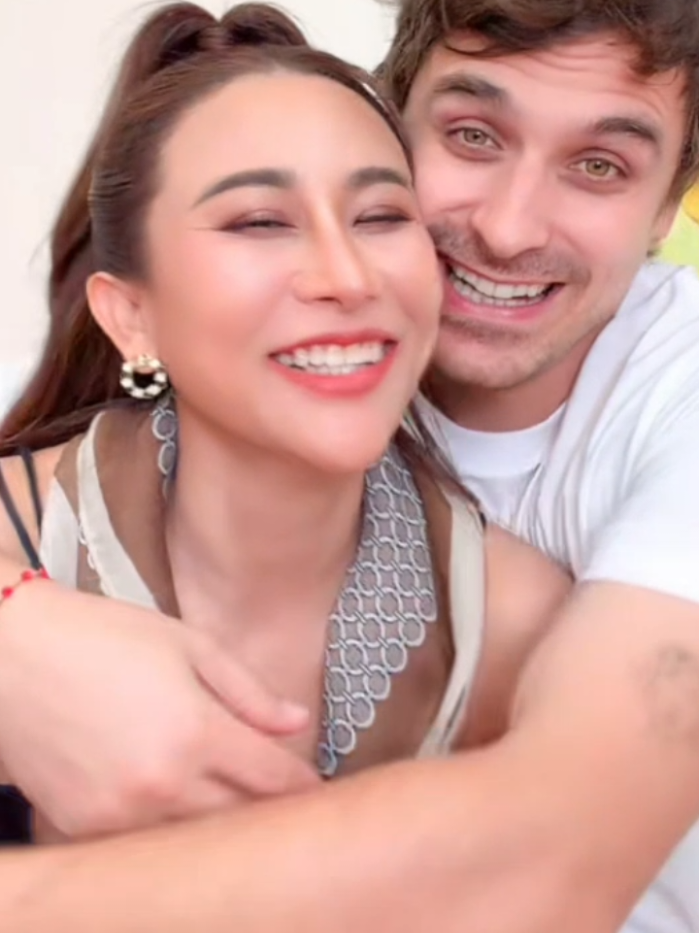 ว๊ายยยย ฟินนนน cr. lalabigflower 🙏🥰 #ลาล่าอาร์สยาม  #หนุ่มฝรั่งเศส🇫🇷  #lalabigflower  #แฟนลาล่า  #ลาล่า 