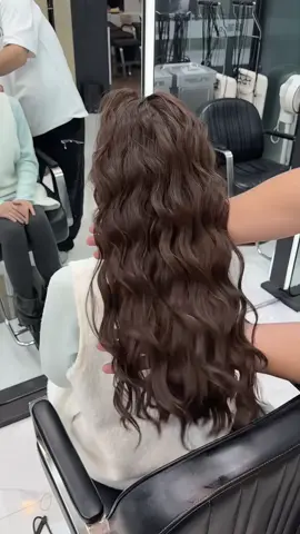 Kiểu này hợp cả tóc lỡ, tóc dài, tóc ngắn luôn #uốntóc #xoănlười #fyp #xuhuongtiktok #trending 