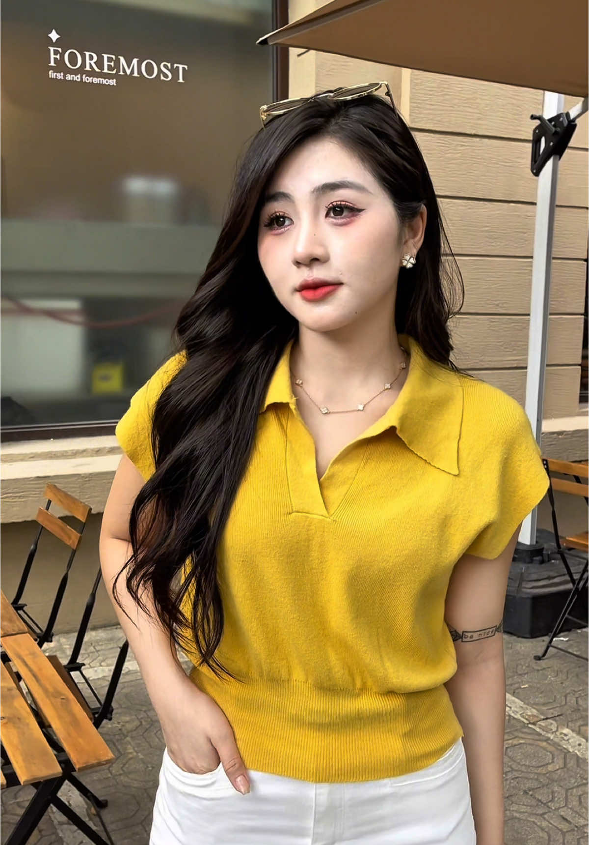 Áo len tay hến đúng chuẩn “xinh – nhẹ – nữ tính”, diện lên là tôn vai, tôn dáng cực đỉnh. Chỉ cần mix thêm chân váy hoặc quần jean là có ngay outfit đi chơi, đi làm đều đẹp mê.#aolen #mongtoghi #evalover #thoitrangnu 