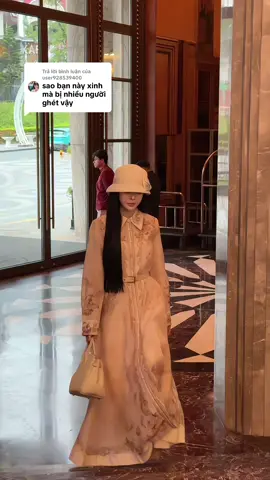 Trả lời @user928539400 Hoa rơi cửa phật, vạn vật thua gái VN 🥰 #xuhuong 