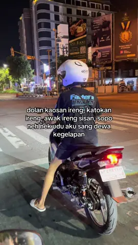 sedang mencari pasukan 