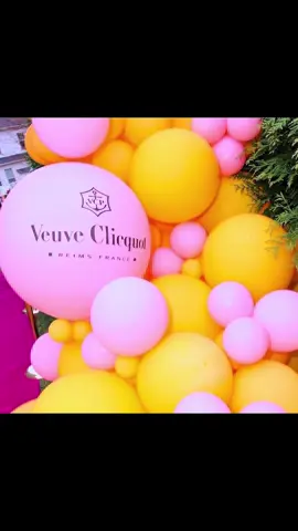 🥂🥂Veuve Clicquot REPRINT🥂🥂 Betta get choo some of these while they last💛💖Buy them uninflated or we’ll design something bubbly for ya! #partiesthatpop #luxuryballoons #dmvevents #veuveclicquot #organicballoons 