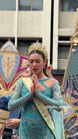 Laroo nanaman yan siyaa 😭  @Miss Grand International @Miss Grand Thailand Official @บอสณวัฒน์ มิสแกรนด์ #missgrandinternational #emmatiglao #grandhomecoming #mgi2025 #gotchabell