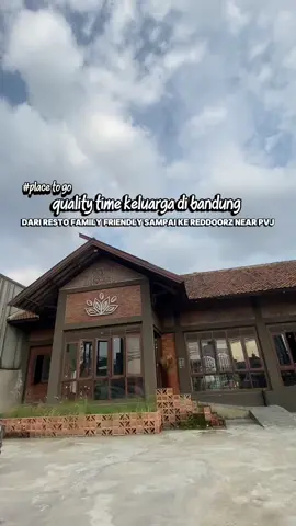 liburan ke bandung belum afdol klo gg mampir ke tabulla rasa bistro , dan penginepannya aku pilih reddoorz premium near paris van java karna selain harganya affordable lokasinya pun strategis . booking lewat aplikasi @RedDoorz Indonesia biar dapet jaminan harga terbaik , dan jangan lupa masukan jg kode voucher 