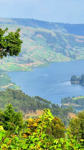 See the beauty of Uganda, Lake Bunyonyi the second deepest lake in Africa. #lake #deep #scenary 