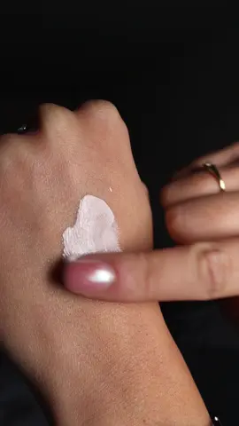 Everybody's after our Colour Changing Foundation 🥰 Find out why for yourself! ✨ #Meroda #MerodaChangingFoundation