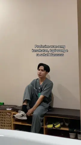 silahkan sambat wkwk                                                    #nurse #perawat #anggau #perawatindonesia #nursetok 