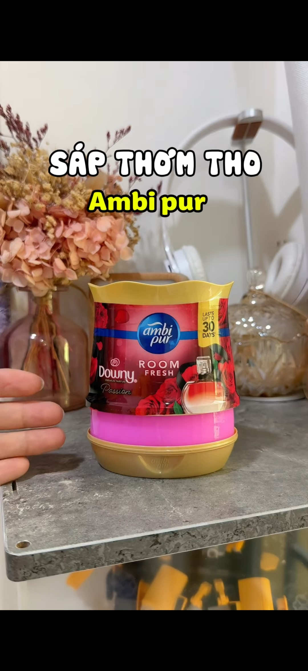 Ai bước vô nhà cũng dễ chịu và thơm tho khử mùi chỉ nhờ 1 lọ sáp thơm ambipur này thôi á mấy c #giadungtienich #sapthomphong #sapthomkhumui #ambipur #methamriviu 
