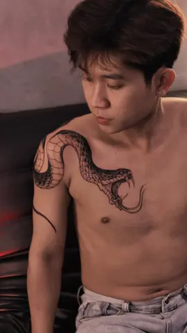 Hình xăm rắn vắt vai không lộ cho anh em .  #tattoo #snakettoo #hinhxamran 