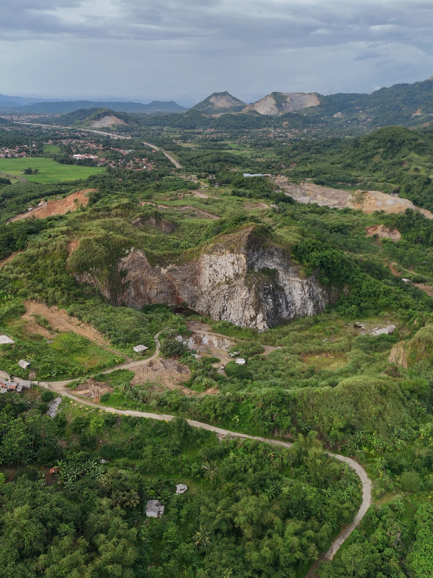 Rel KAC menebus Gn. Sembung #purwakarta #purwakarta_istimewa #pariwisatapurwakarta 