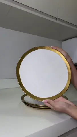 Link nos comentários. O jogo de pratos mais lindos que você irá ver hoje😍✨ #pratos #pratoschiques #pratosdeluxo 