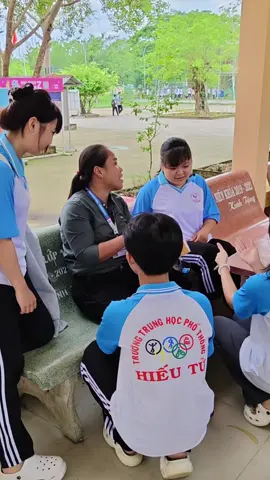 - Ăn đi dịu họng để trả bài nha #funday #keothaomocfunday #giaovienlichsu #giaoviencap3 