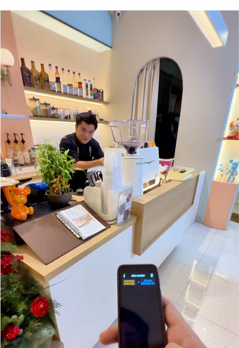 Replying to @Amin Gak perlu bingung lagi komunikasi pakai bahasa asing kalau punya alat translator AI kayak gini. Praktis banget✅ #aitranslation #alatpenerjemah 