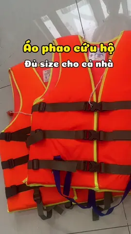 Mùa bão lũ mn chuẩn bị kỹ, thà thừa còn hơn là thiếu. Ai có điều kiện có thể mua làm từ thiện ở Miền Trung hiện tại rất cần.  Món đồ này mình rất mong chỉ mua trang bị chứ ko bao h cần phải dùng đến !!!!🙏  #chomenuoicon #aophao #aophaocuuho #lulut #phaoantoan 