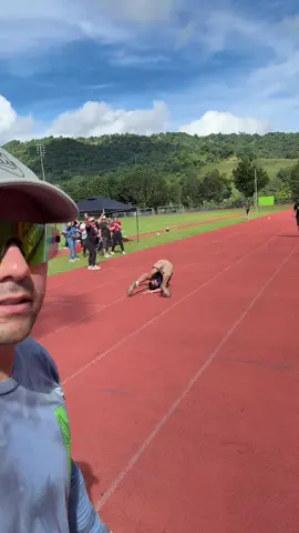 Ese no come pavo pero come pista!!! 🥹🥹