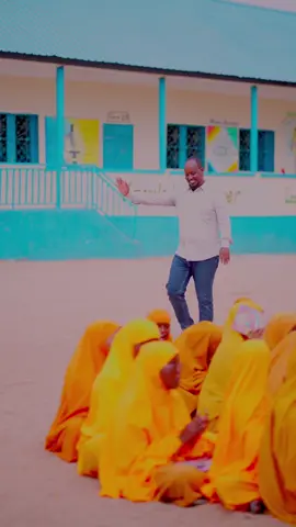 Maamulaha iskuulka Khalid Binu Walid iyo Xafladda Maamuuska Macalliminta.#somalitiktok #kismaayotiktok #fyyyyyyyyyyyyyyyy #school 