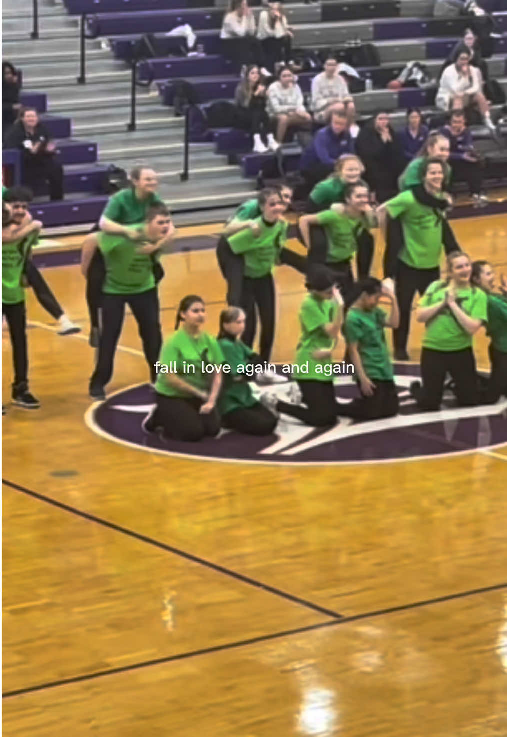 Thinking about all the amazing memories from freshman year at the dance brings back such great feelings. I’m really looking forward to dancing again in junior year, even if it's at a different school. I love my new team; everyone is so kind and talented. Can’t wait for our first performance! I’ll definitely share it here so you all can see. This year of dance has been so fulfilling! 💖 #DanceIsHome #DancerLife #Groove #DanceFloor #fypシ 