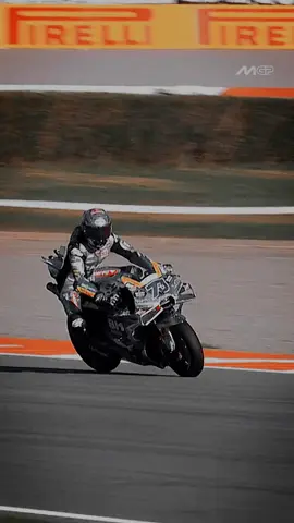 Alex Marquez hari ini: smooth, cepat, dan percaya diri! Riding style-nya makin matang. 🔥✨#AlexMarquez #AM73 #MotoGP #RacingStyle #MotoGP2025      