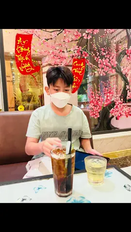 Chuyện là muốn đi cfe, nên 2 mẹ con ngồi cfe 1h rồi về#PhanNgocHan 