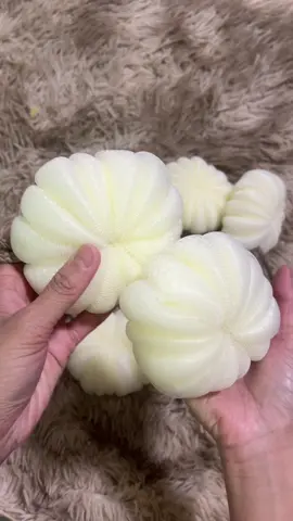 Soft bubble sponge foaming scrub ba ang hanap mo? Affordable lang here sa tiktok. Click my yellow basket #scrubbing #foamingscrub #foamy #bathscrub 