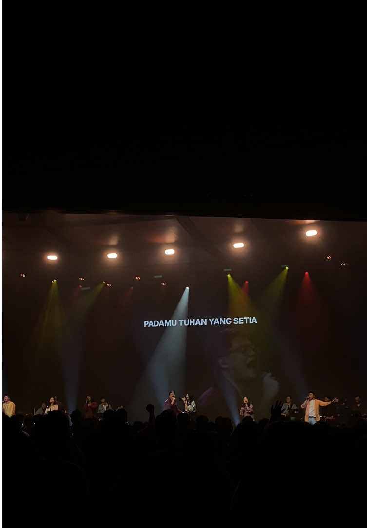 Walaupun masalah ku masih ada,tetap percaya rencanamu terindah~  #gbibethelbandung #worshipnight #walaupungunungtakberpindah #rohani @Yeshua Abraham 