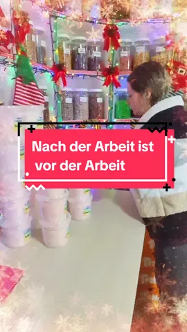 Der Morgen nach der Zuckerwattenproduktion beginnt erstmal mit dem etikettieren. #candyshop #candy #cottoncandy #workinprogresss #zuckerwatte 